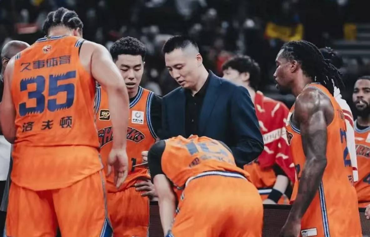 广东上海争抢外援，CBA第一大外援季后赛场均28+16+6，会花落谁家？
